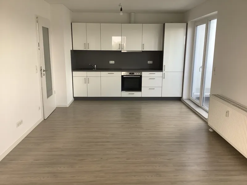 Moderne Dachgeschosswohnung mit Einbauküche und zwei Dachterrassen in Berlin-Mariendorf — photo 1